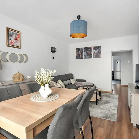 Point Apartment, Center Apartment