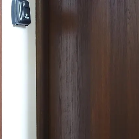 Point Apartment, Center *