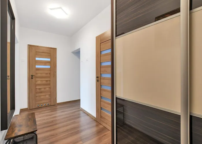 Apartment Point Apartment, Center