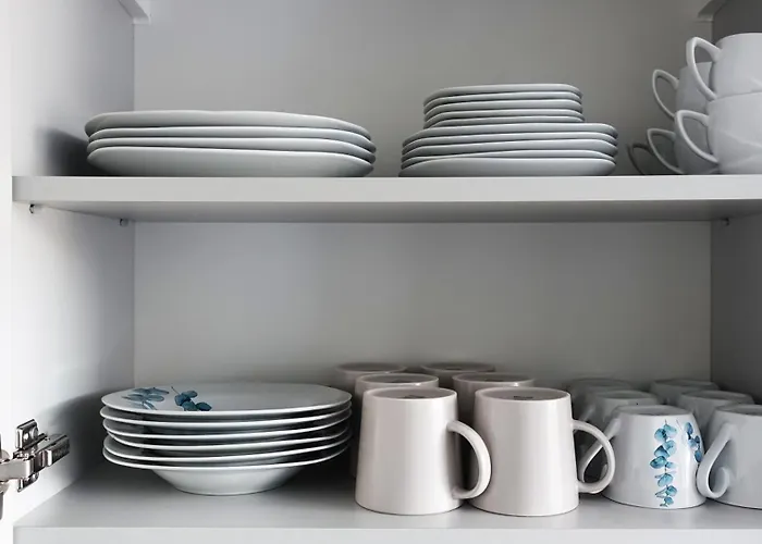 Point Apartment, Center