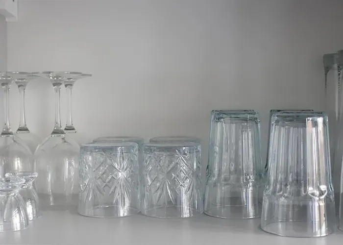 Point Apartment, Center *